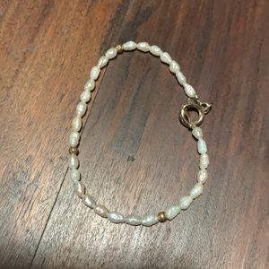 Dainty Freshwater Pearl and gold bead bracelet